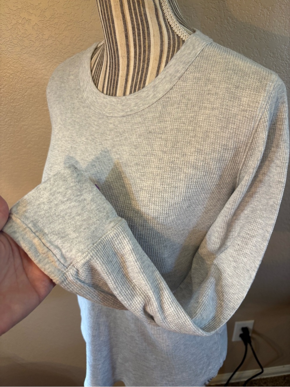 🇺🇸 GAP Thermal Top Lg Heather Light Gray Waffle Knit Long Sleeve Crewneck Cotton - Picture 7 of 12
